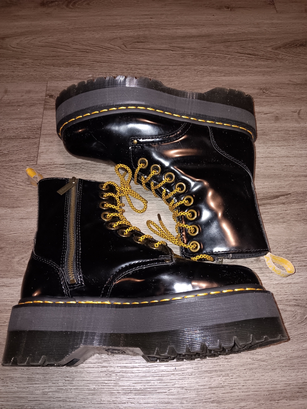 Dr. Martens Vegan Jadon Max